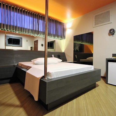 Status Motel Белу-Оризонти Экстерьер фото