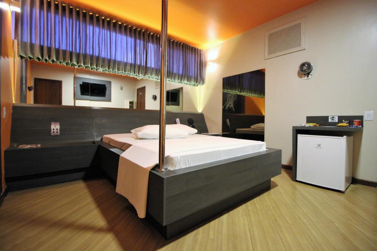 Status Motel Белу-Оризонти Экстерьер фото